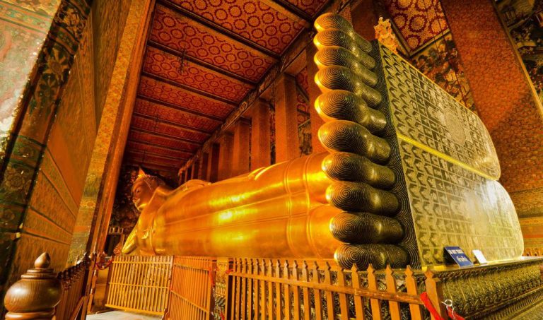 Chùa Wat Pho - ngôi chùa nổi tiếng với bức tượng Phật nằm khổng lồ