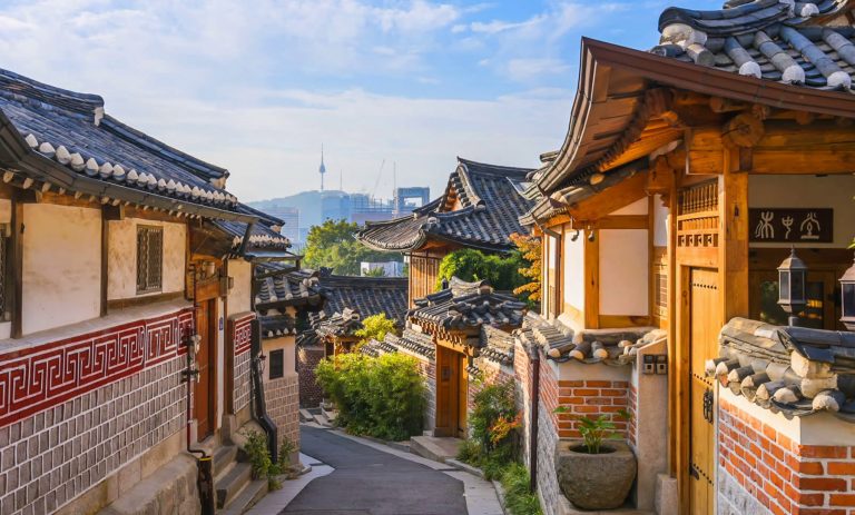 Làng cổ Bukchon - ngôi làng cổ siêu đẹp giữa lòng Seoul | Nào Cùng Đi