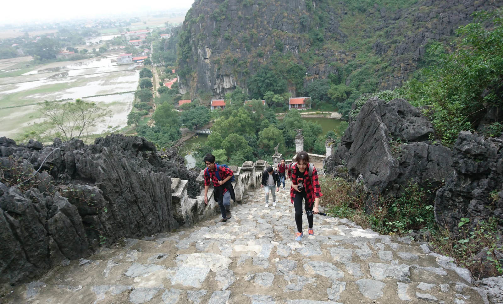 đường lên đỉnh hang múa ninh bình