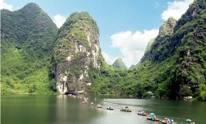 tour khám phá tràng an ninh bình bằng thuyền