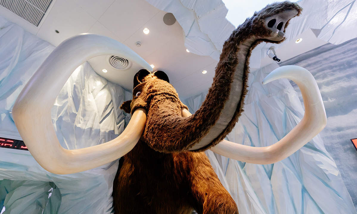 tuong-sap-voi-mamut-trong-phim-ky-bang-ha-tai-madame-tussauds