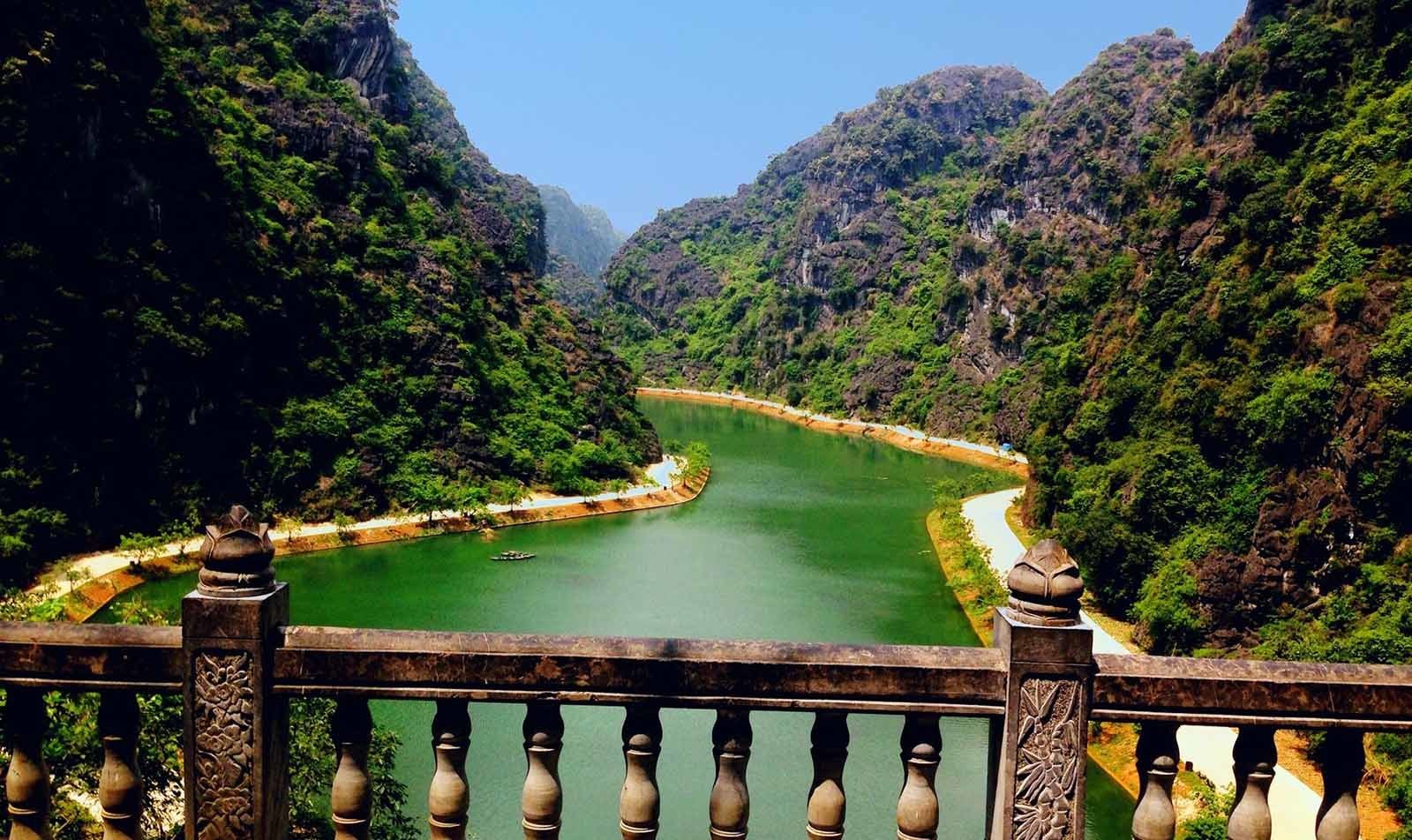 du lịch ninh bình nên đi đâu? động am tiên